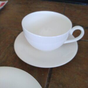 Villeroy and Boch cups and saucers   6 count